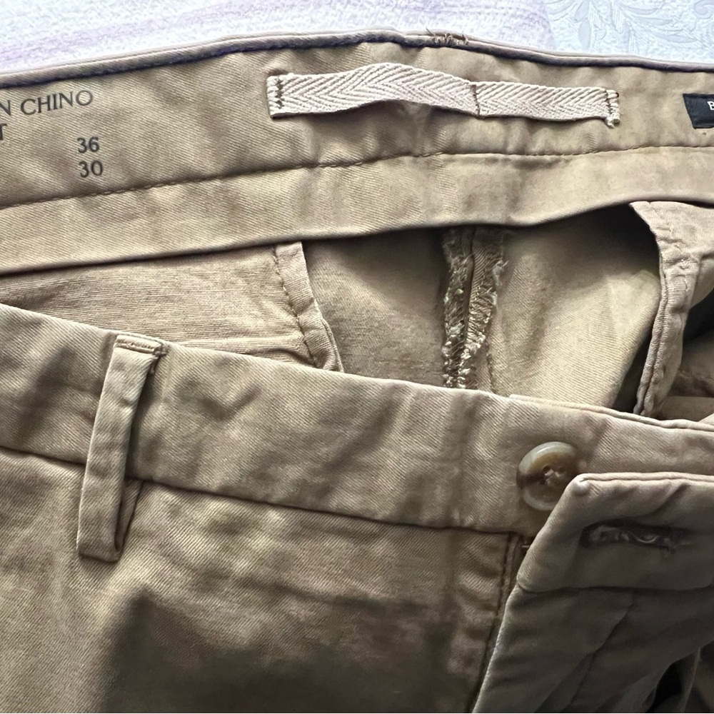 Banana Republic Men's Khaki Chino Pants